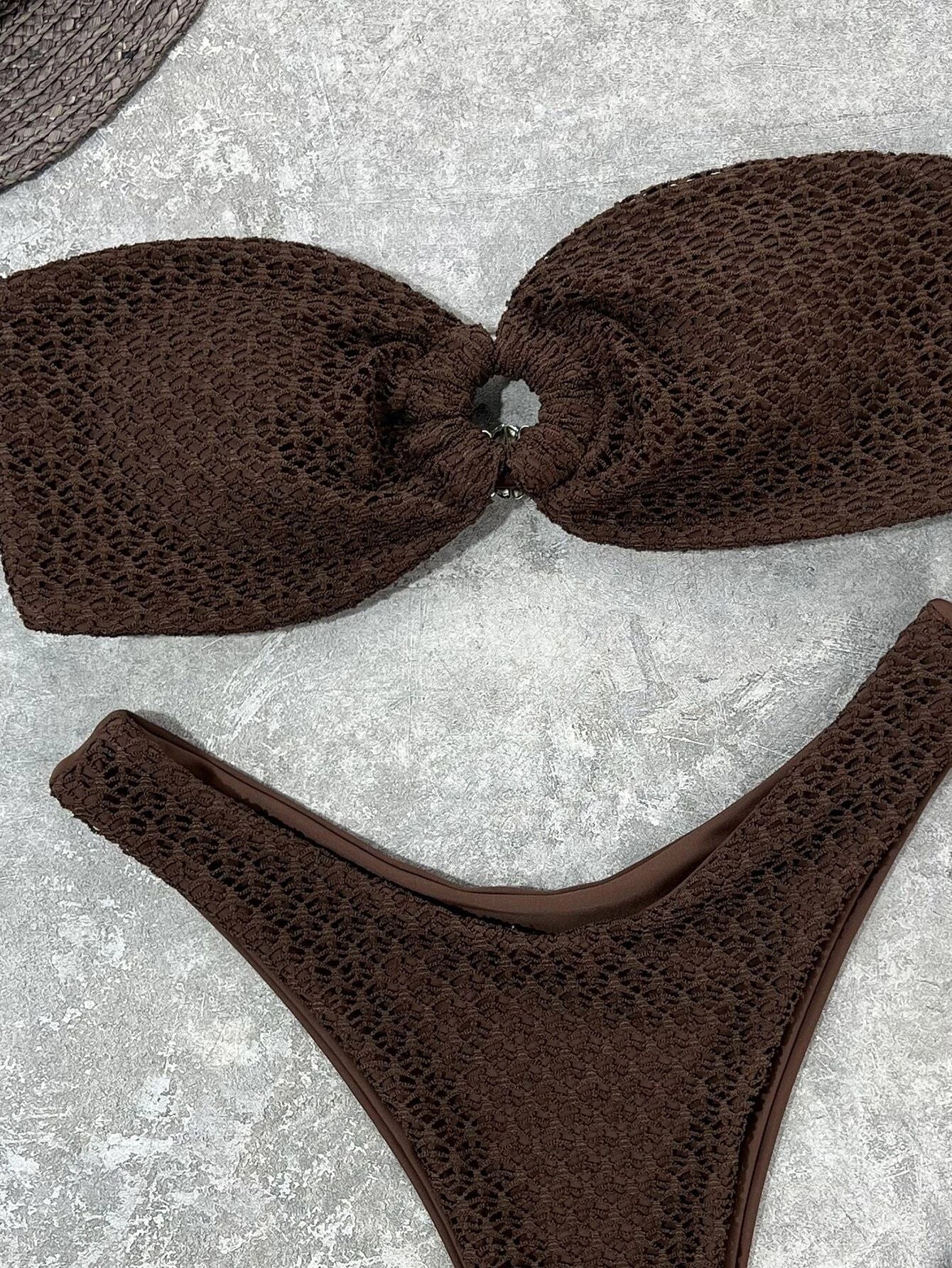 biquínis marrons,
biquínis femininos preto,
biquini preto feminino,
biquíni feminino,